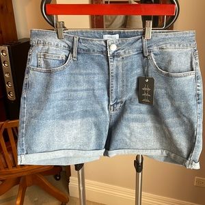 Forever 21 plus size curved high rise shorts curvy fit NWT